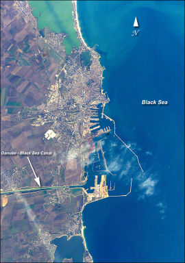 Portul Constanta vazut din spatiu,